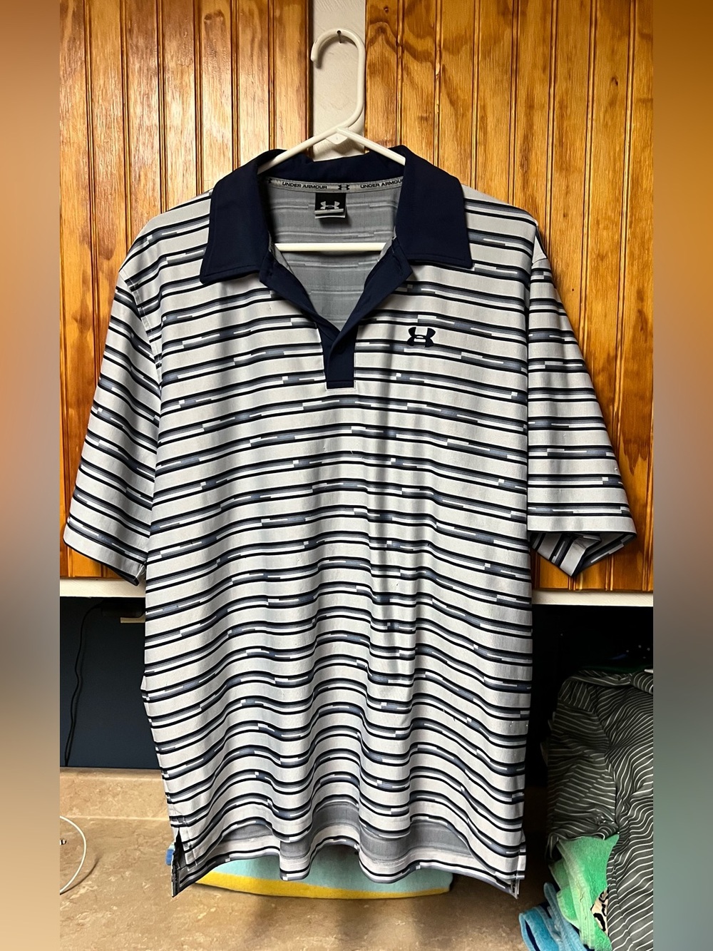Under Armour Men’s Navy & White Striped Polo Shirt size XL